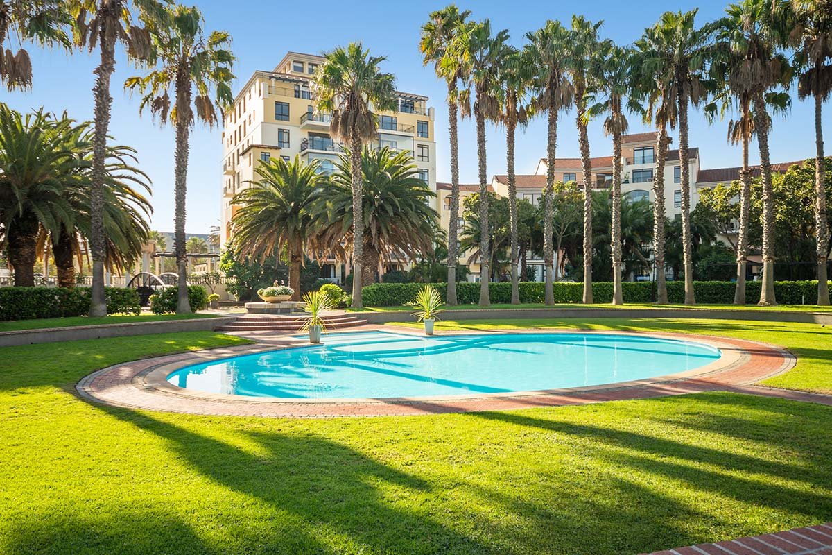 Island Club Hotel and Apartments